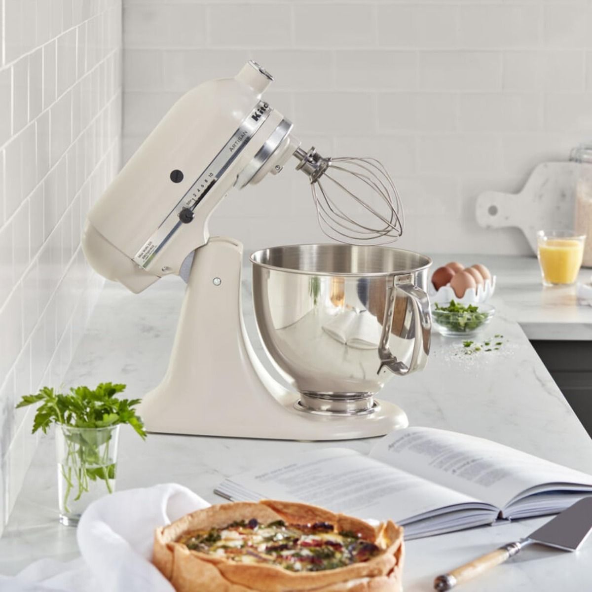 KitchenAid 5KSM125EAC Artisan stand mixer cream