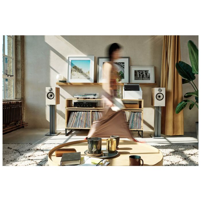 B & W 606 S3 Bookshelf Speaker Oak