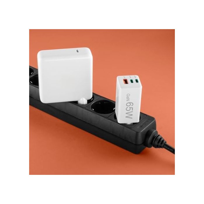 Hama Fast Charger, 2x USB-C, 1x USB-A, Mini Charger, PD, 65W, White (201996)