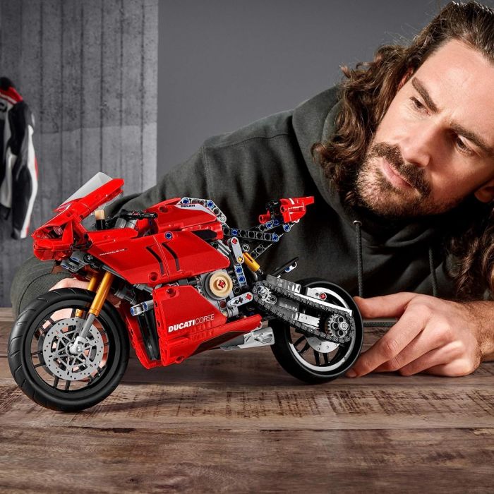 Lego Ducati Panigale V4 R_42107