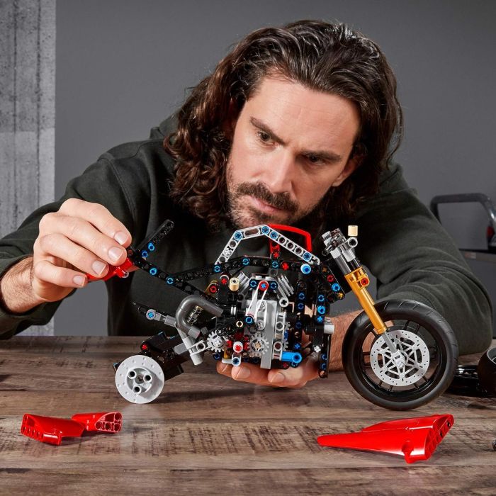 Lego Ducati Panigale V4 R_42107