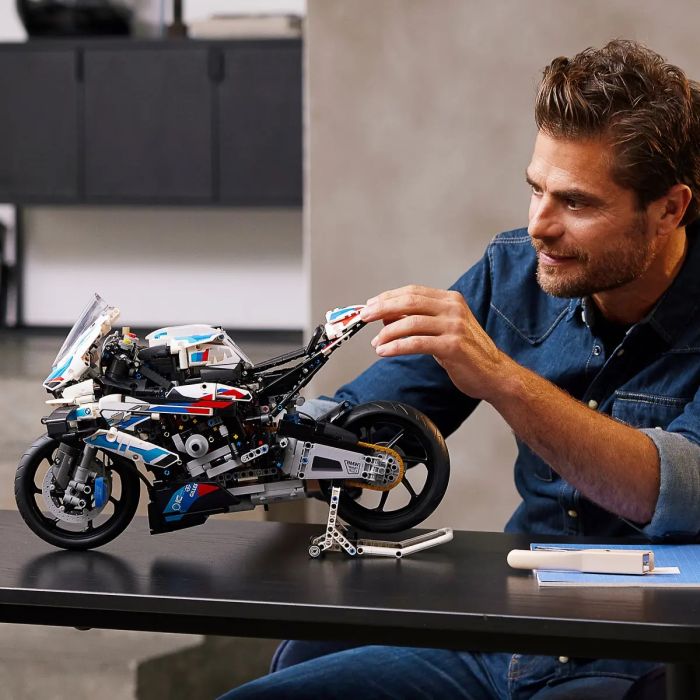 Lego BMW M 1000 RR_42130
