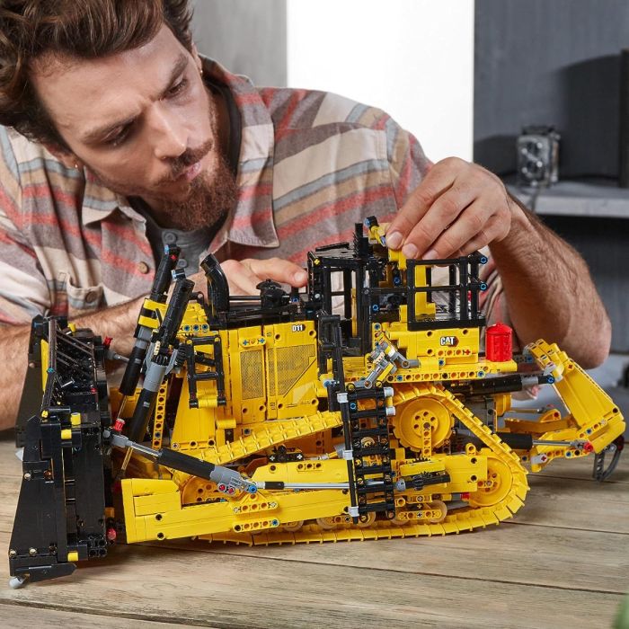 Lego App-Controlled Cat® D11 Bulldozer_42131