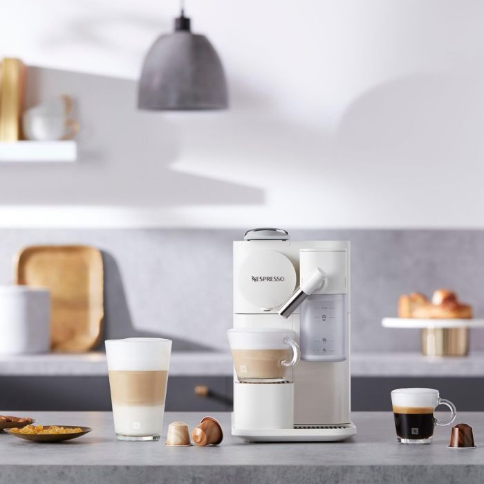 DeLonghi Nespresso Lattissima white
