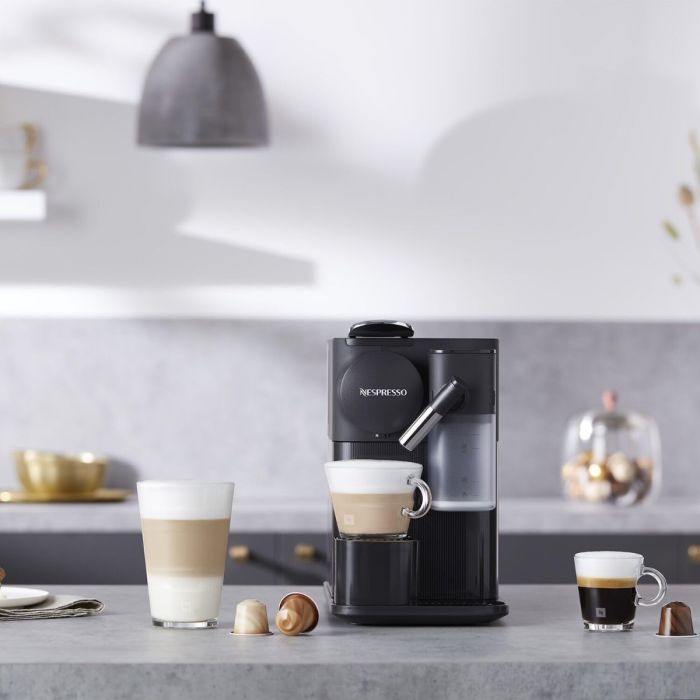 DeLonghi Nespresso Lattissima black
