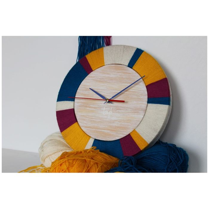 Nuri 01017 Wall Clock with threads