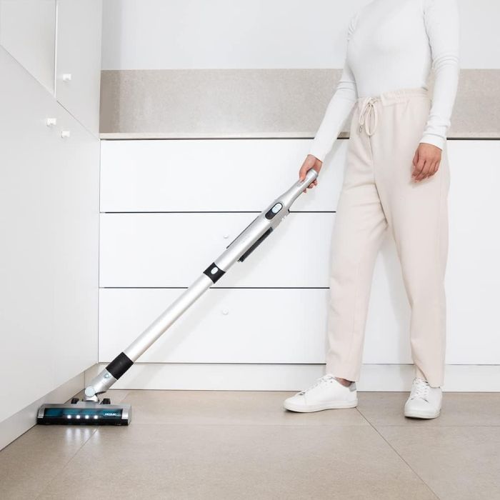 Cecotec 08403 Cordless Vertical Vacuum Cleaner. 210W